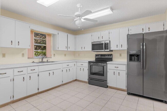 Building Photo - Charming 2-Bedroom Villa in On Top of the World