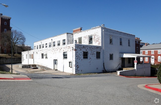 Building Photo - Villages at Staunton