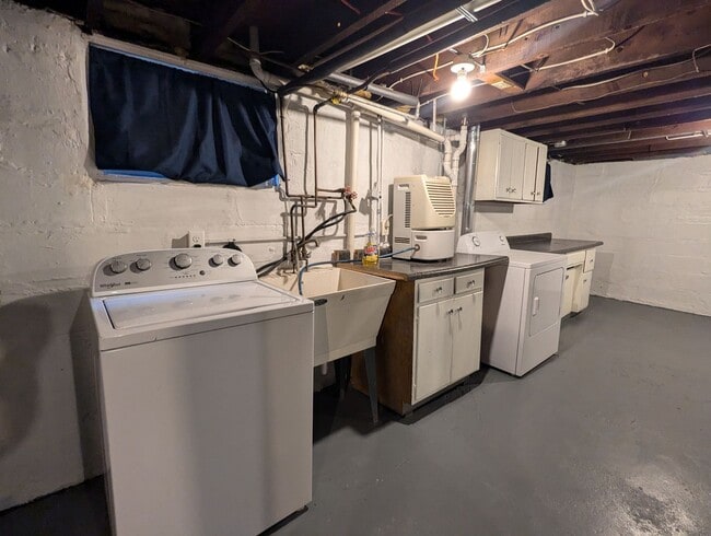 Building Photo - 3711 W 4th St