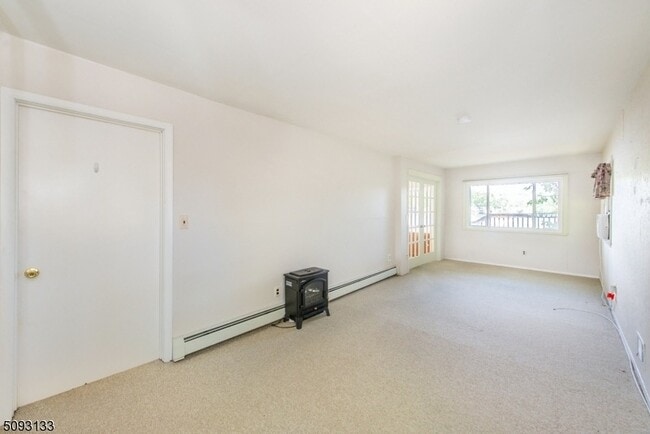 Building Photo - 21 E Shore Rd