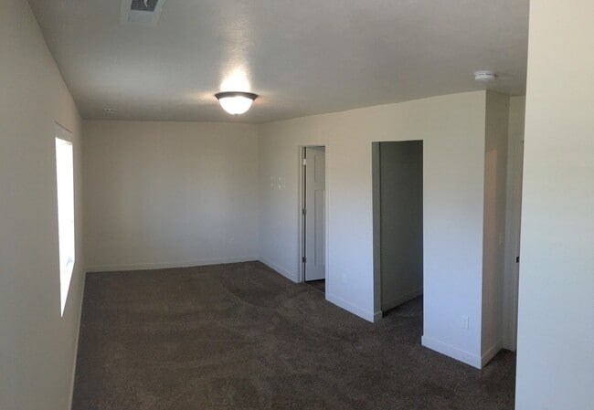 Building Photo - Beautiful 2 Story Townhome in Vineyard w/ ...