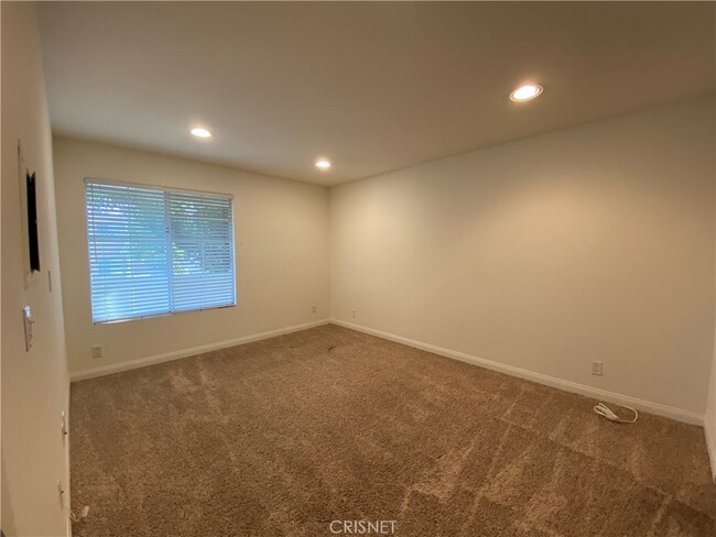 Building Photo - 5515 Canoga Ave