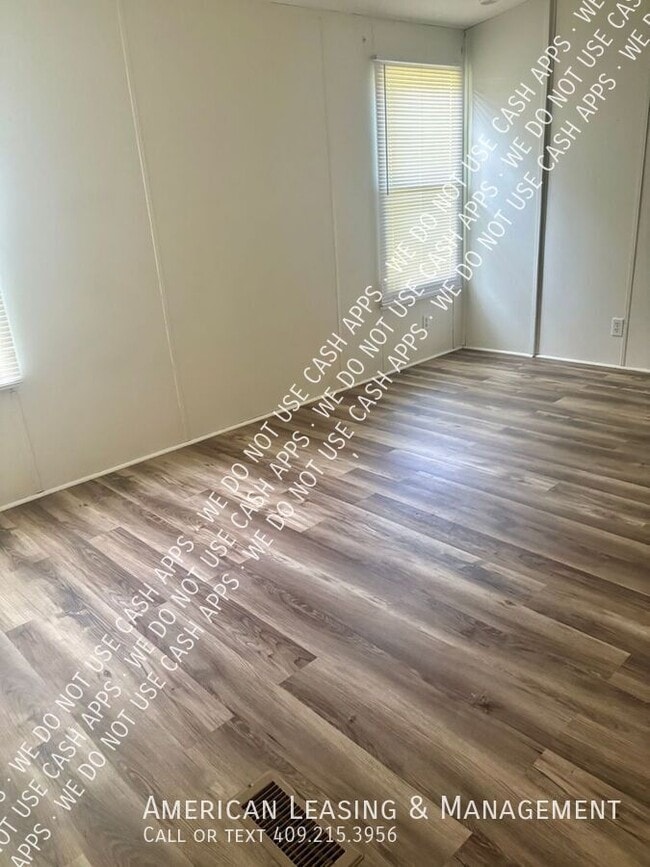 Building Photo - 109 Hornet Ln