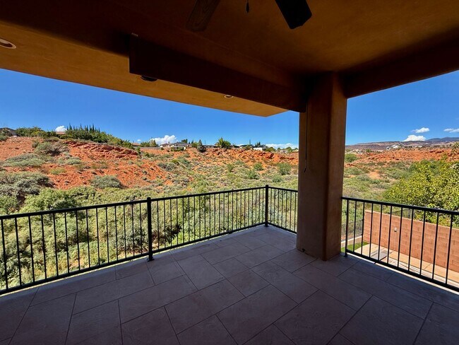 Building Photo - 521 N Creek Ridge Dr