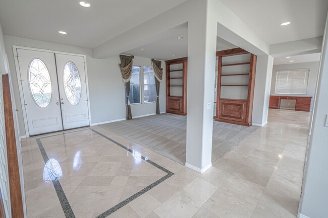 Building Photo - Stunning 4-Bedroom Home for Rent in Palmdale!