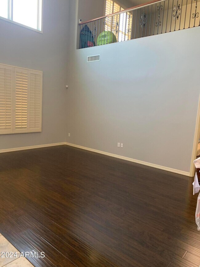 Building Photo - 2219 E Wisteria Dr