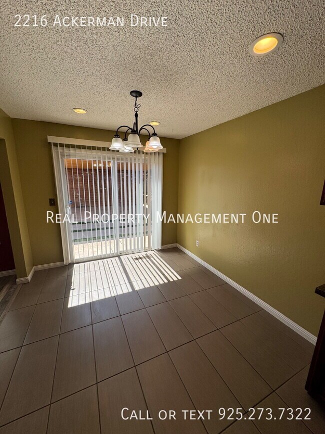 Building Photo - 2216 Ackerman Dr