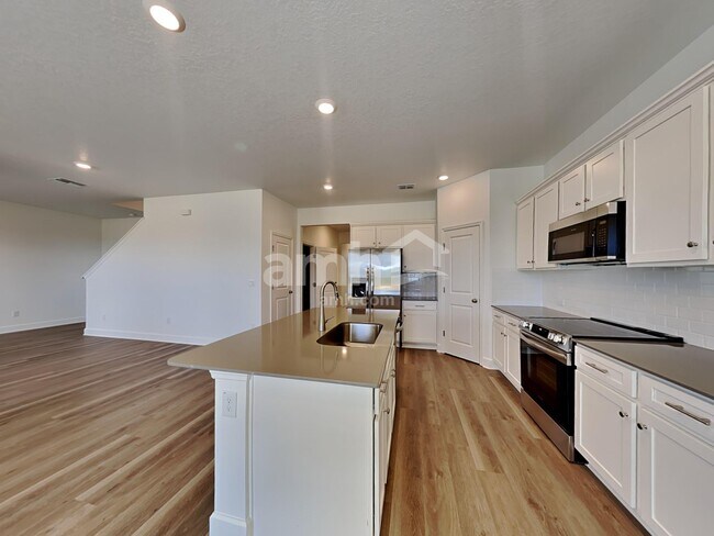 Building Photo - 37726 Dusty Saddle Ln