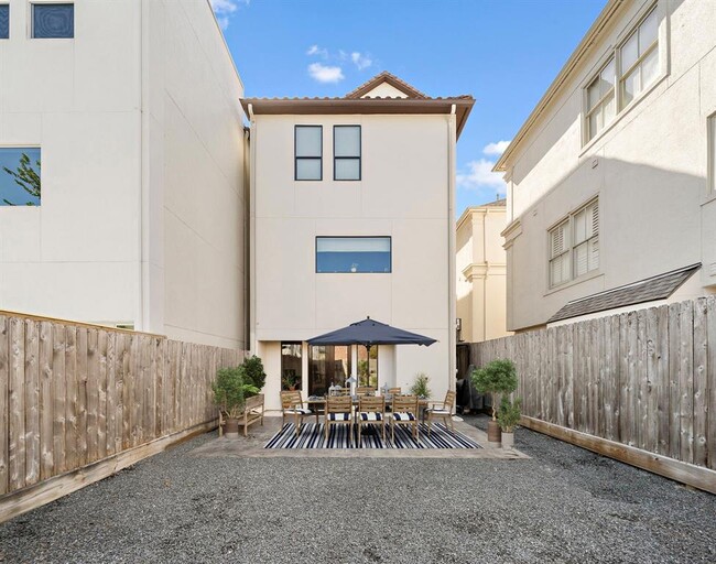Building Photo - 106 Oak Pl