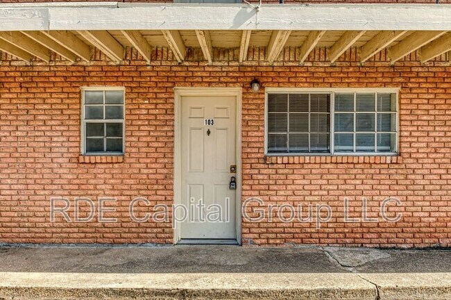 Building Photo - 4515 Columbia Ave