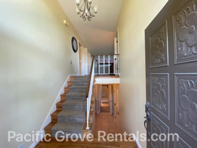 Building Photo - Amazing Views from this 3-Bedroom 3 Bath C...