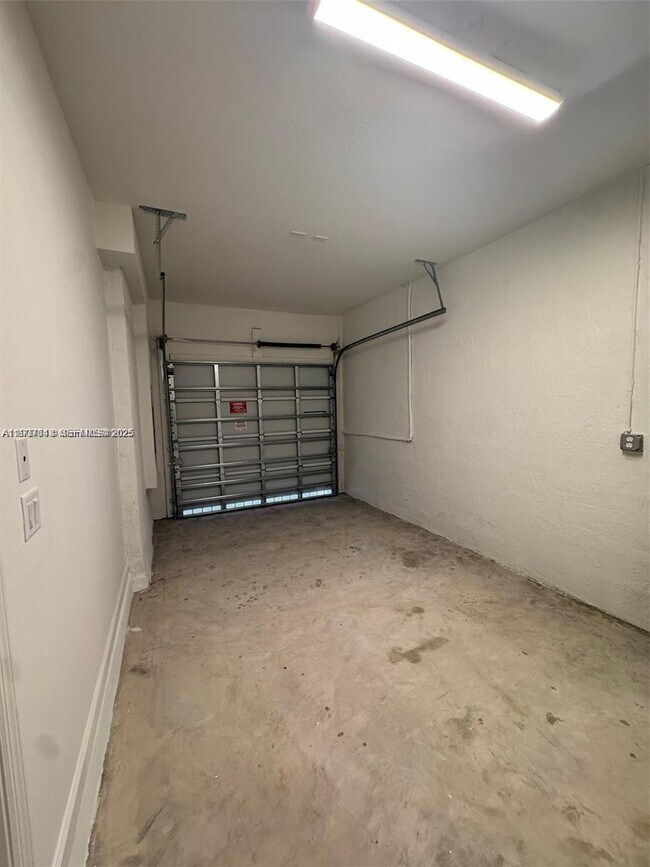 Building Photo - 2771 SE 25th Ave