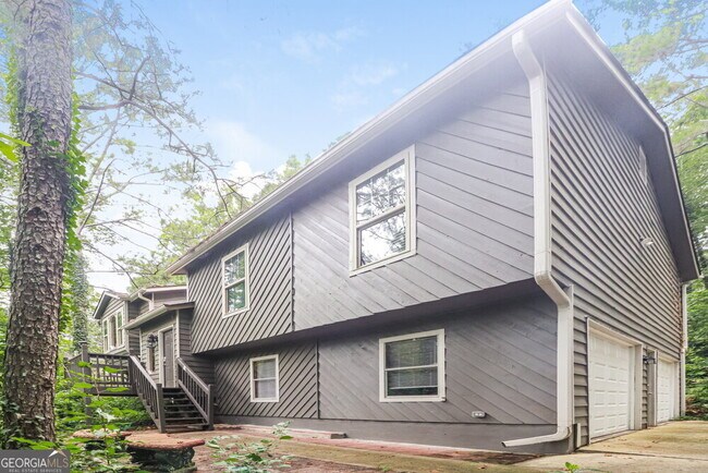 Building Photo - 249 Castleair Dr NE