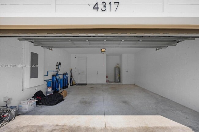 Building Photo - 4317 Lago Dr