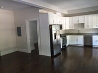 Building Photo - 4bed 4bath in Newton
