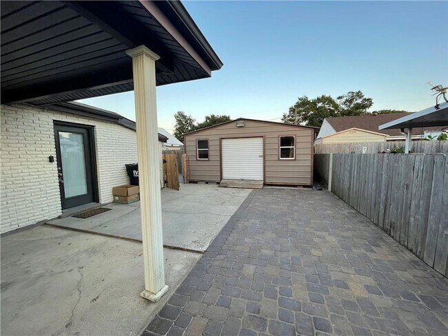 Building Photo - 2309 Rosetta Dr