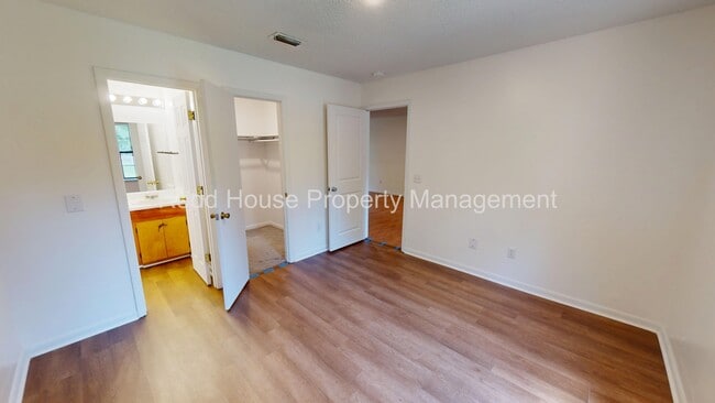 Building Photo - 111 Oakridge Cir