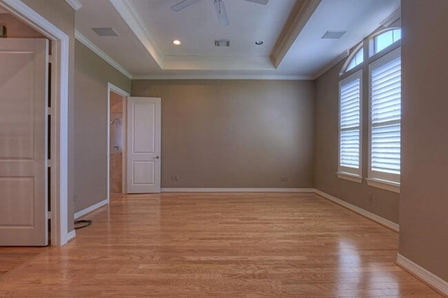 Building Photo - 2406 Wroxton Rd