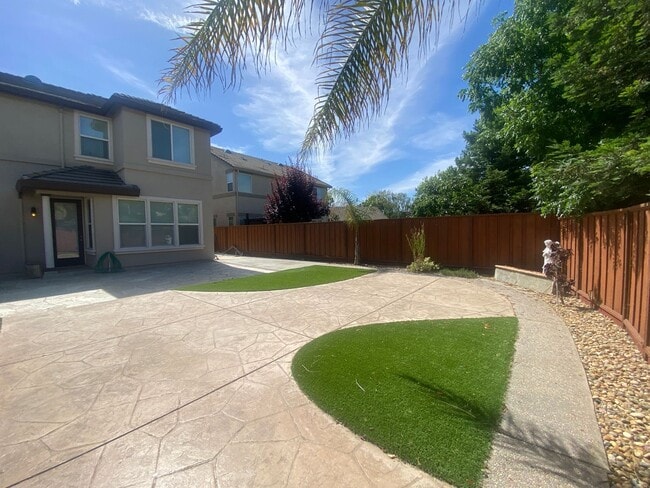 Building Photo - Livermore Single Family Home 2 Houses Down...