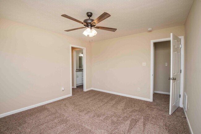 Building Photo - Knoxville 37849 - 3BR/2.5BA home with wash...