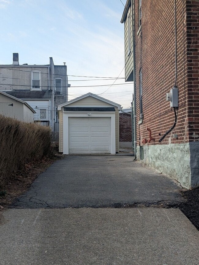 Building Photo - 2 Bedroom House for Rent