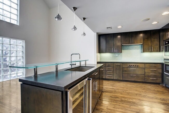 Building Photo - 1417 Harold St