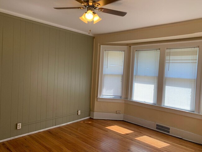 Building Photo - Berkley Quadplex - Griffith