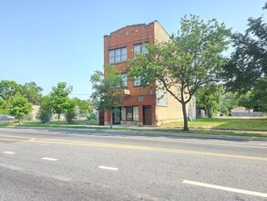 Building Photo - 1943 W 63rd St