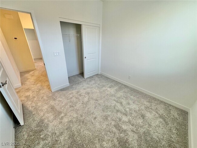 Building Photo - 1548 Little Penguin St