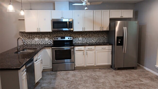 Building Photo - 7107 Briarfield Dr