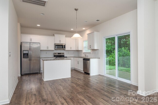 Building Photo - 180 King William Dr