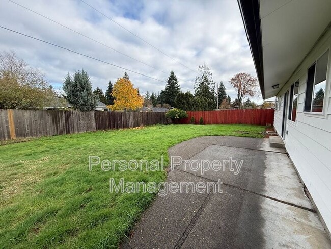 Building Photo - 12202 NE 2nd St