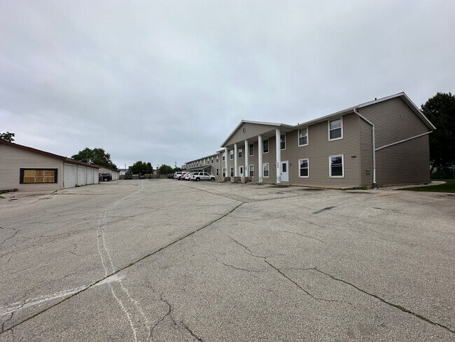 Building Photo - Noble Estates ||