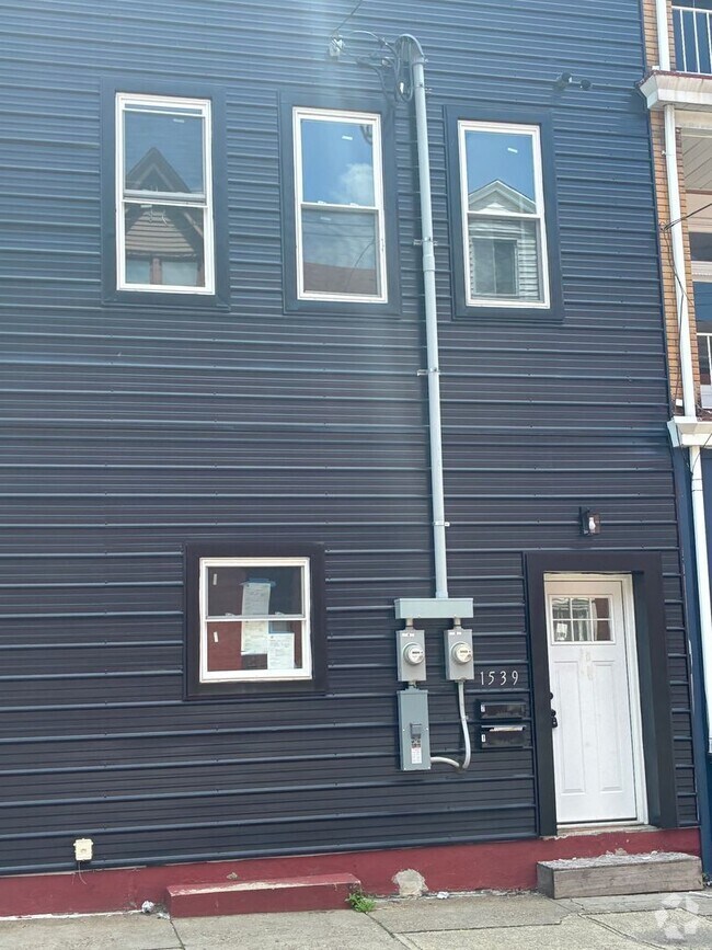 Building Photo - 1539 Lowrie St