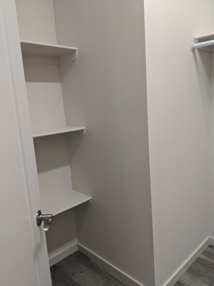 Building Photo - 557 Oppenheimer Dr