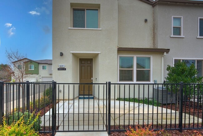 Building Photo - 5691 Whimsical Ln