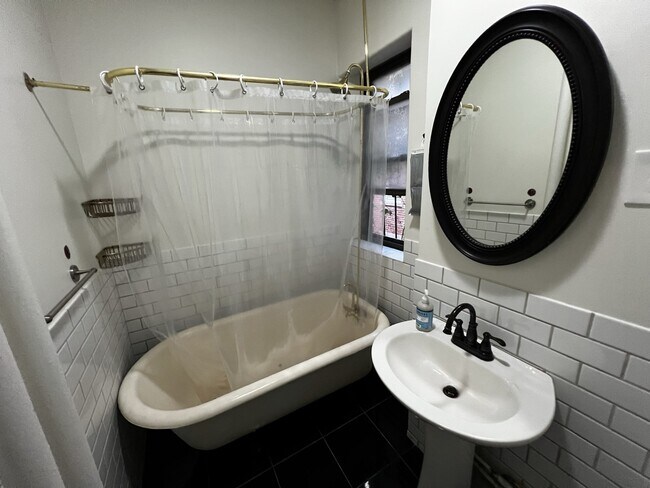 Building Photo - 31 Queensberry St