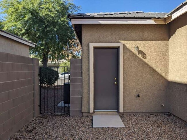 Building Photo - Awesome 3 Bedroom, 2 Bathroom 1 story home...