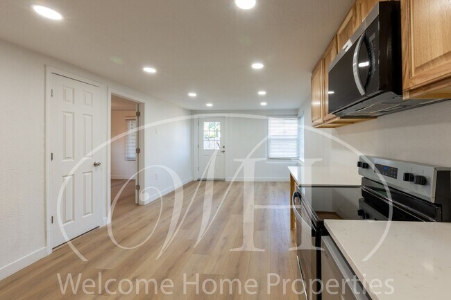 Building Photo - 3-Bedroom Home with Fenced Yard & Off-Stre...