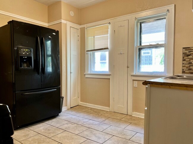 Building Photo - 4645 N 38th St