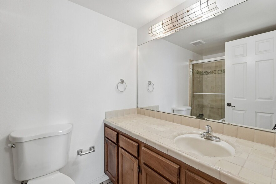 Building Photo - 1449 E Highland Ave