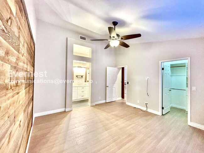 Building Photo - 9 Vía Espiritu