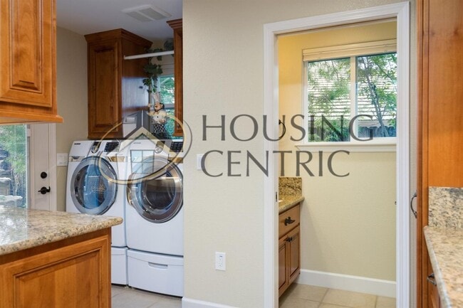 Building Photo - Executive Folsom Rental with a Pool, Energ...