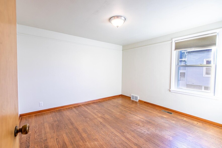 Building Photo - 1705 31st St