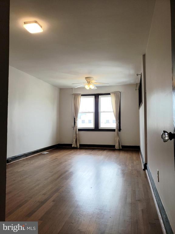 Building Photo - 1618 D St NE