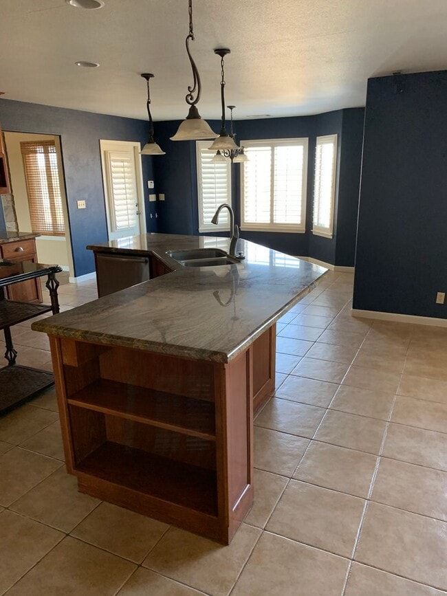 Building Photo - 5 Bd 4.5 Ba Country Home
