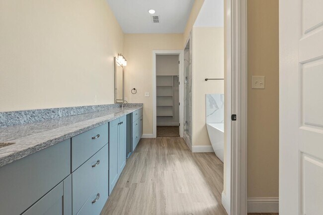 Building Photo - 48 Wilshire Blvd