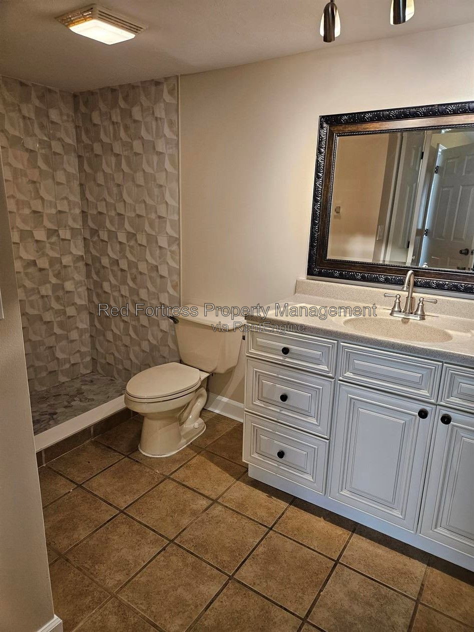 Building Photo - 17020 Golfside Cir