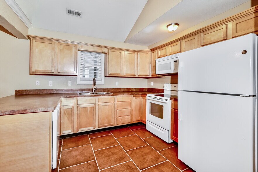 Building Photo - 1044 Avondale Ct
