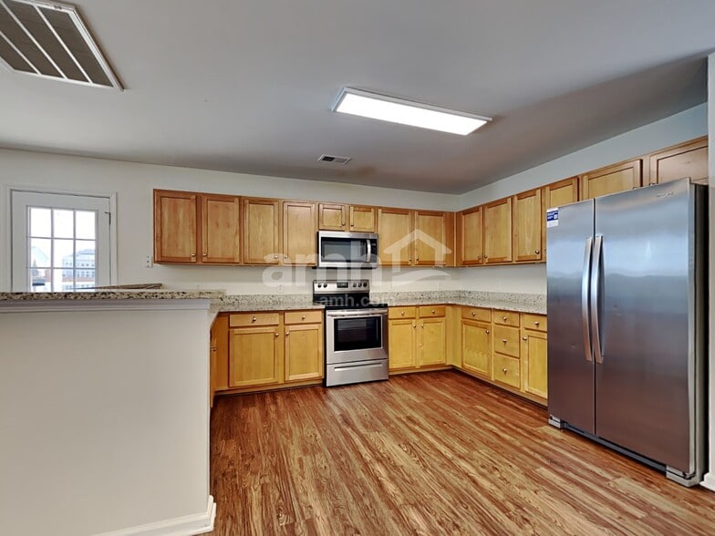 Building Photo - 3007 Crusades St